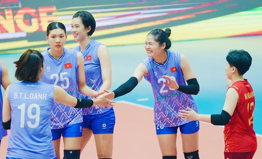 L'equipe vietnamienne de volleyball feminin prevoit de s'entraîner au Japon a son retour a l'entraînement. Photo : VFV