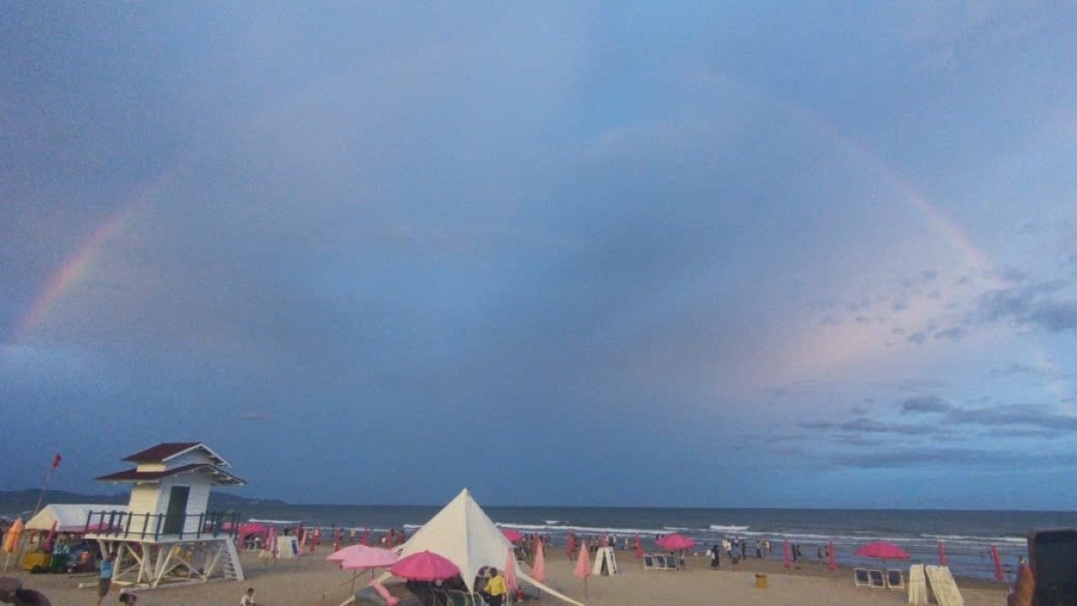 Hinh anh cau vong doi nhin thay tren bien tai Vung Tau. Anh: Toan Pham