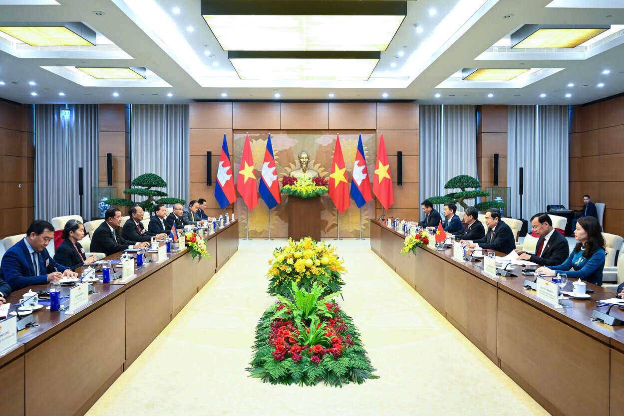 Chu tich Quoc hoi Tran Thanh Man hoi kien Chu tich Dang Nhan dan Campuchia (CPP), Chu tich Thuong vien Campuchia Hun Sen. Anh: Quochoi.vn
