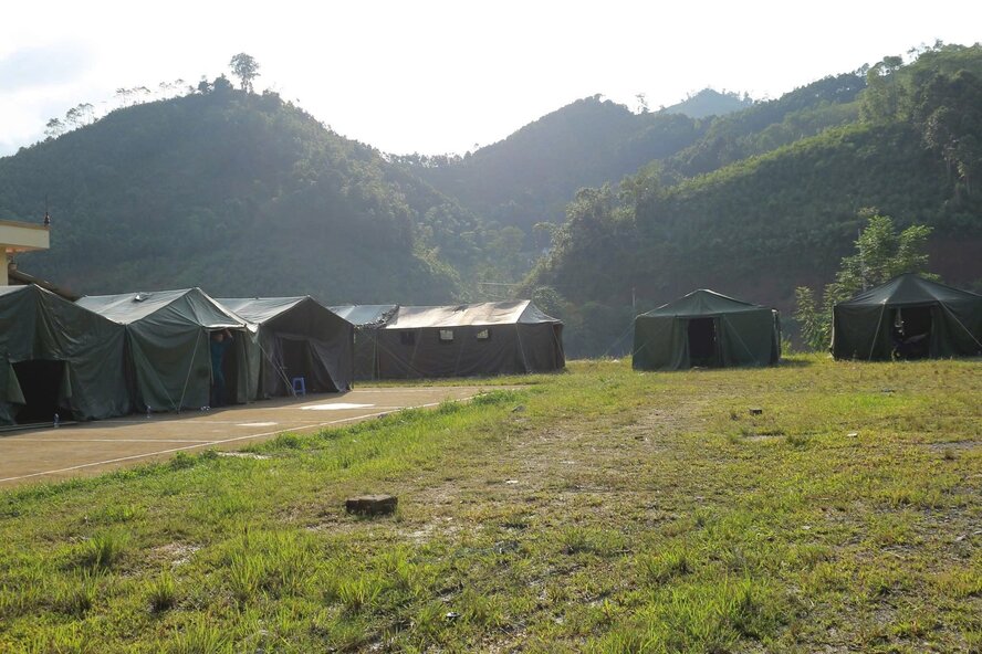 Nha bat duoc lap dat de mot so phong, ban cua xa Trung Son lam viec tam thoi. Anh: UBND xa Trung Son.