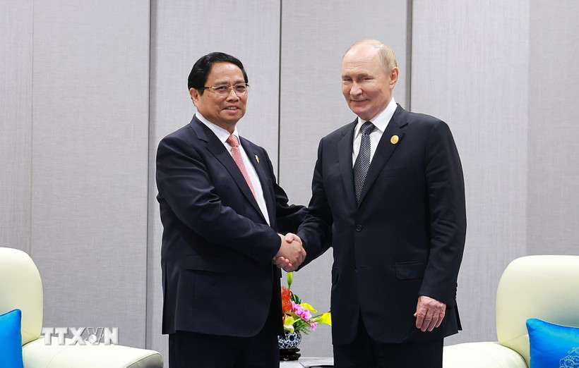 Politburo member, Prime Minister Pham Minh Chinh and Russian President Vladimir Putin. Photo: VNA