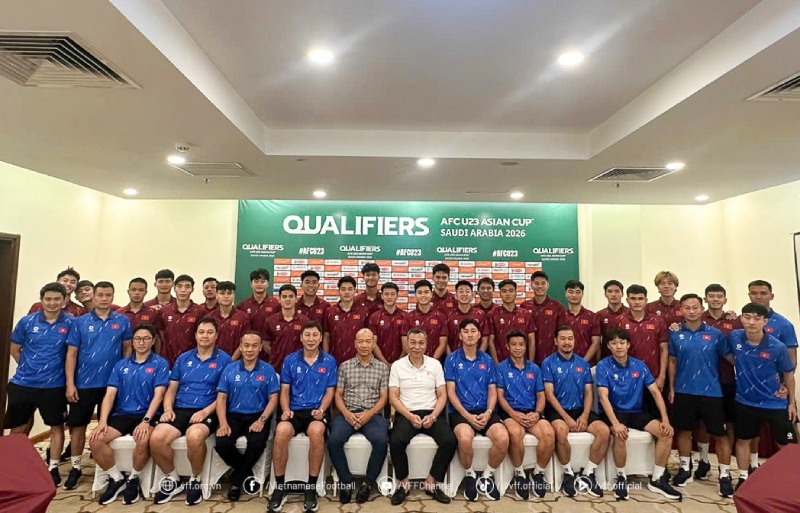 U23 Viet Nam chup anh luu niem. Anh: VFF