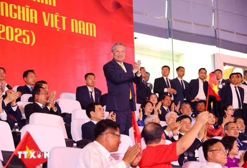 ラムの書記長と党と州の指導者は、80年の独立 - 自由 - 幸福の旅の全国コンサートに出席しました。写真：VNA