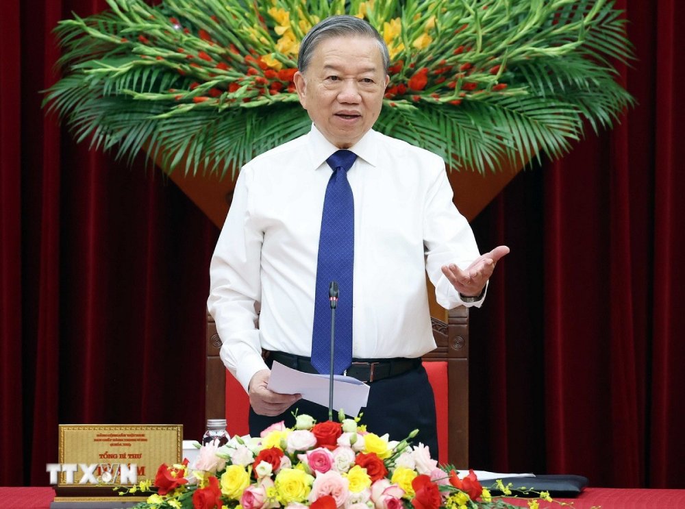 Tong Bi thu To Lam phat bieu chi dao tai buoi lam viec. Anh: TTXVN