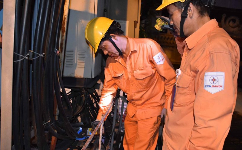 Experts recommend that EVN should report in detail the costs of the loss before including it in the electricity price. Photo: EVN