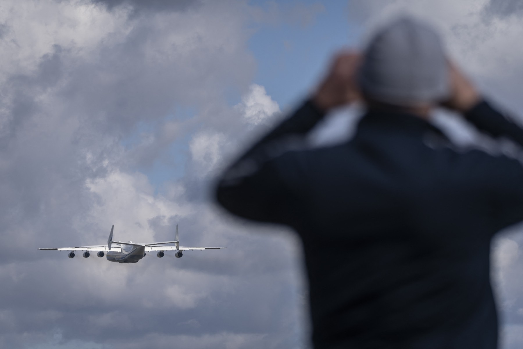 폴란드는 러시아 UAV가 영공을 침범한 혐의로 4개 공항을 폐쇄했습니다. 사진은 바르샤바 쇼팽 브라 폴란드 국제공항에 착륙할 준비를 하는 항공기입니다. 사진: AFP