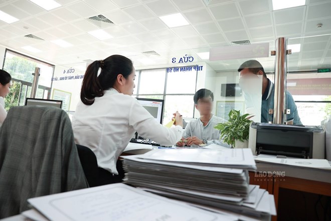 建設省が建設分野の行政手続きについて回答。写真:ハイ・グエン
