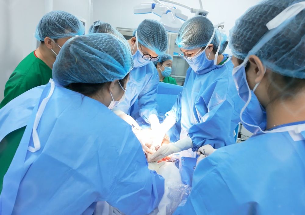 Doctors at Hai Phong Obstetrics and Gynecology Hospital promptly performed emergency surgery on cases of umbilical cord knots. Photo: Hai Phong Department of Health Portal