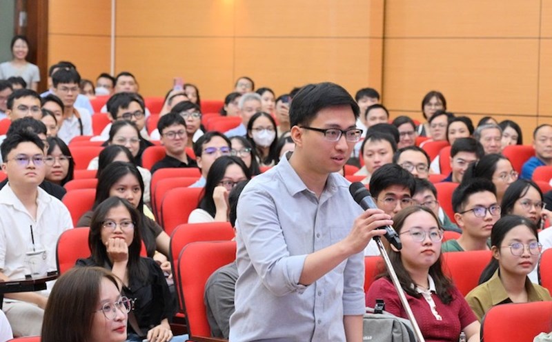 General practitioner Vu Ngoc Duy announced the selection of a resident physician major at Macth Day on the afternoon of September 9. Photo: HMU
