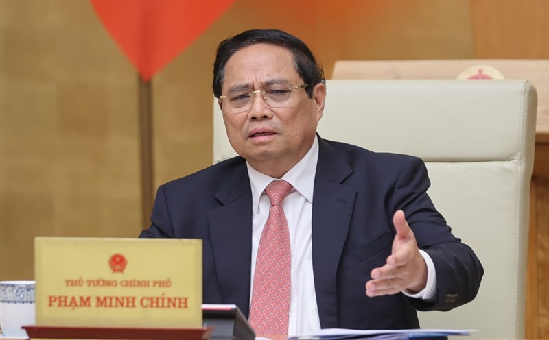 Prime Minister Pham Minh Chinh gave the example of Phong Chau bridge assigned by the army to help reduce 2 months of construction and save 300 billion VND. Photo: Nhat Bac