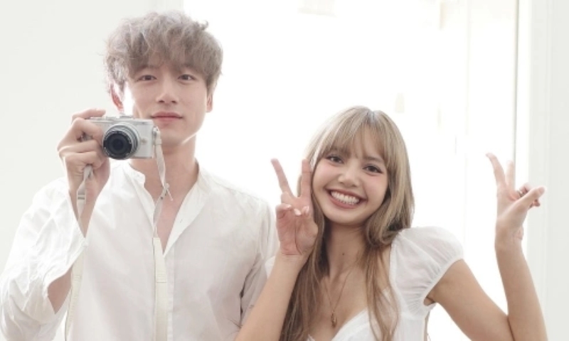 Lisa (Blackpink) has a close relationship with actor Sakaguchi Kentaro. Photo: Cut from video