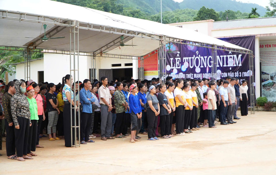 Le tuong niem mot nam ngay mat cua cac nan nhan thon Lang Nu. Anh: Trong Diem