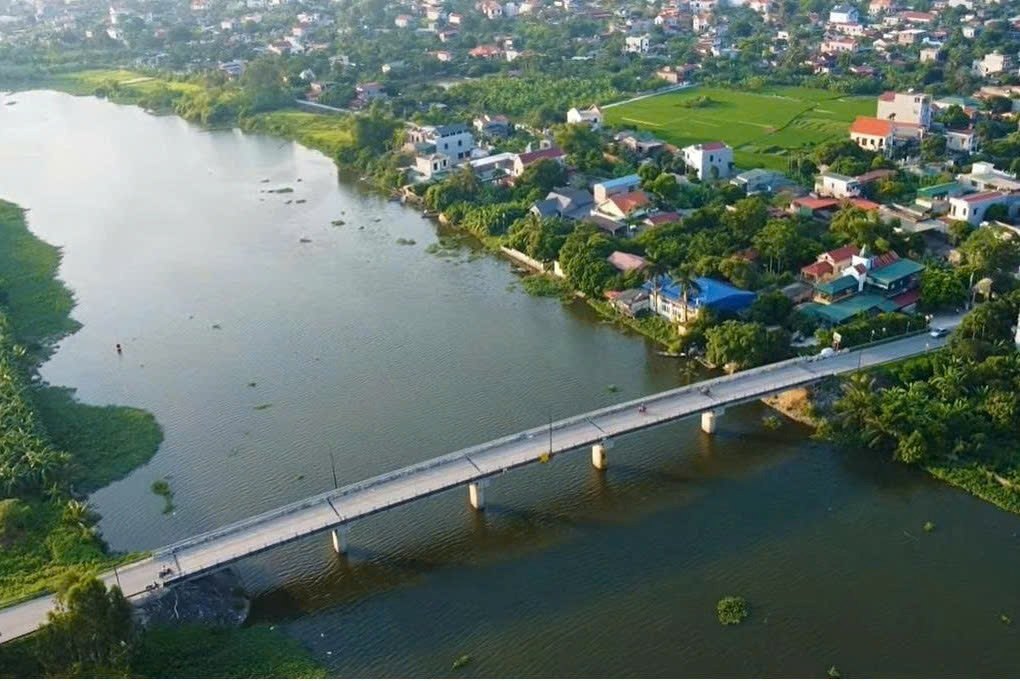Hai Phong Railway Construction Institute announced temporary traffic diversion across Day Bridge on DT.393 and Van Bridge on DT.392 to serve the repair construction. Photo: Informationbank in Hai Phong
