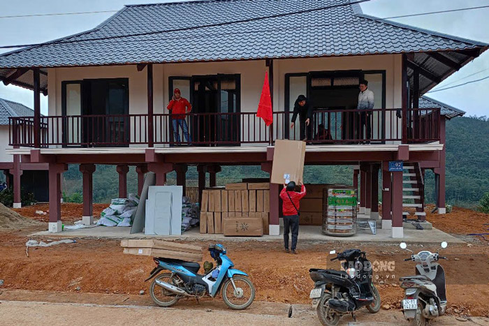Thang 12.2024, khu tai dinh cu Lang Nu hoan thanh, nguoi dan don do chuyen vao nha moi. Anh: Dinh Dai