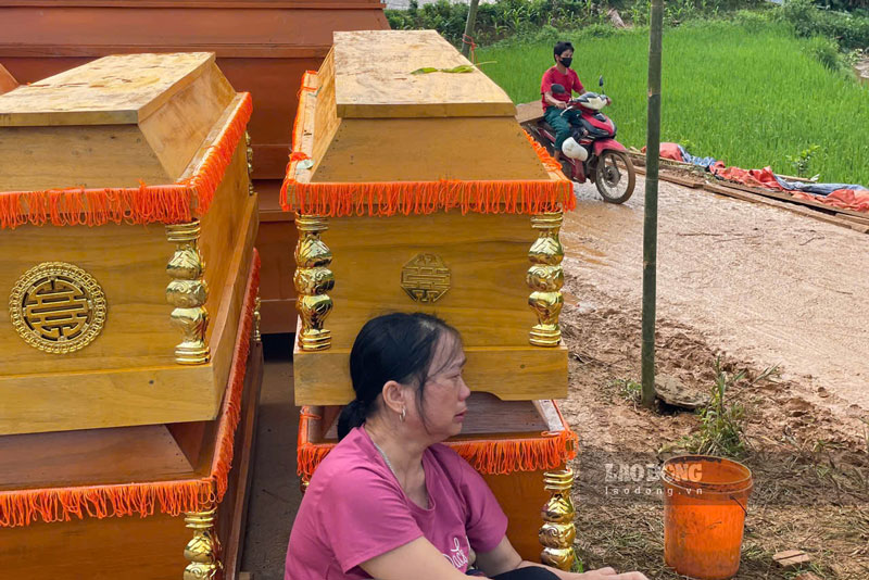 Giai doan 2, huyen Bao Yen khi do duy tri gan 200 nguoi cung may xuc, tim kiem den het ngay 10/10/2024. Sau tim kiem co 60 nan nhan thiet mang da duoc tim thay va con 7 truong hop mat tich.