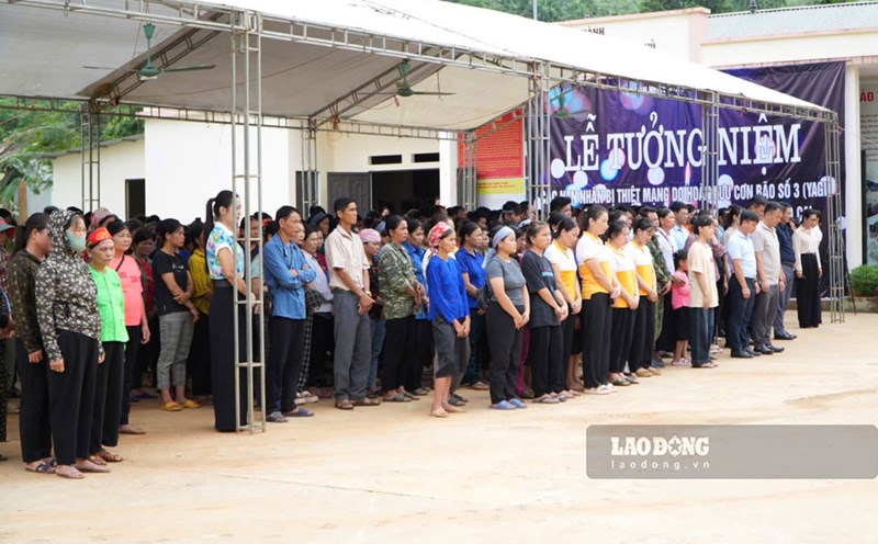The government and people commemorate one year after the flash flood disaster in Lang Nu. Photo: Lang Nu