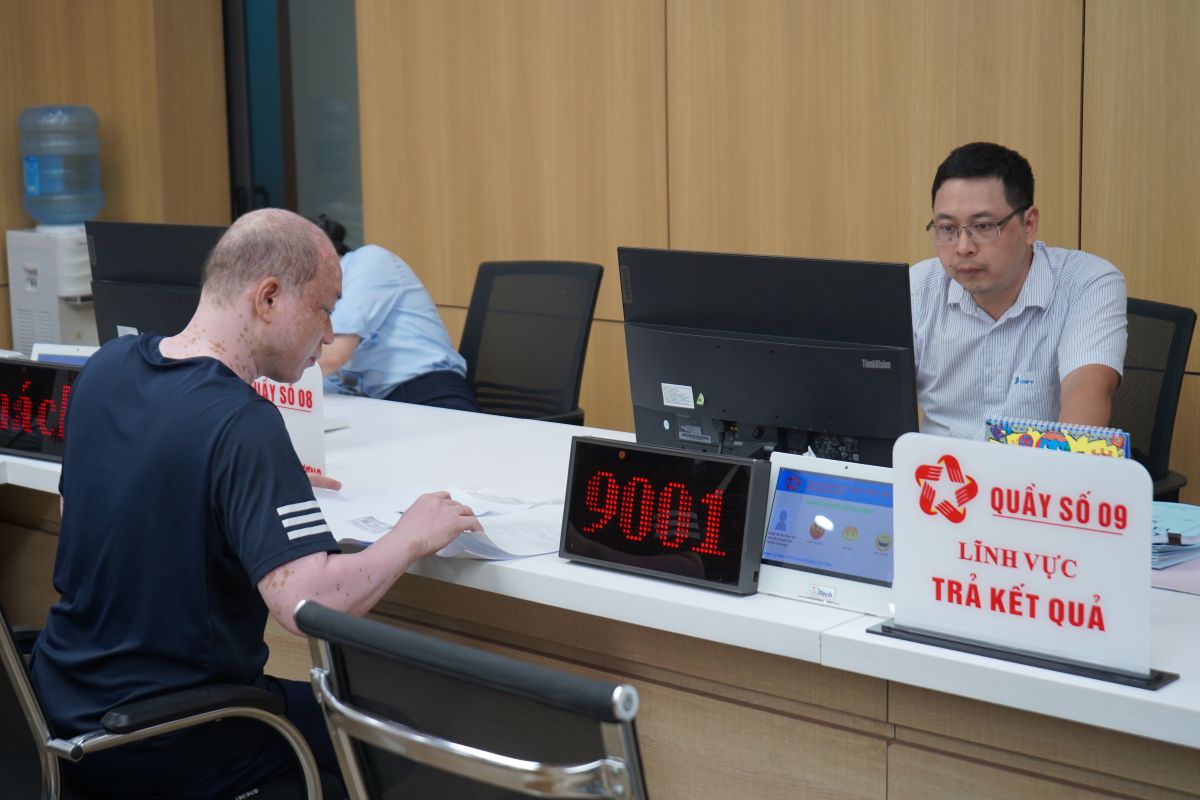 하이퐁시 행정 절차 해결 시 인증 사본 요구 남용 시정. 사진: 호앙 코이