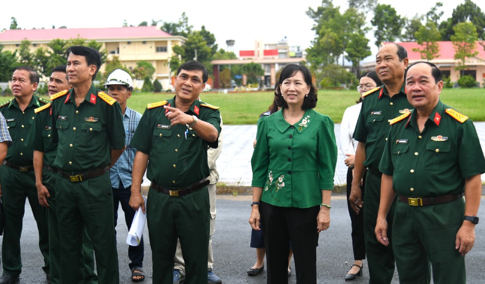 Inspection Team No. 05 inspected key projects under the An Giang Provincial Military Command. Photo: Ngoc Mai