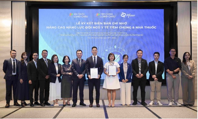 Pfizer Việt Nam và Long Châu ký biên bản ghi nhớ hợp tác nhằm nâng cao năng lực đội ngũ y tế. Ảnh: ĐVCC