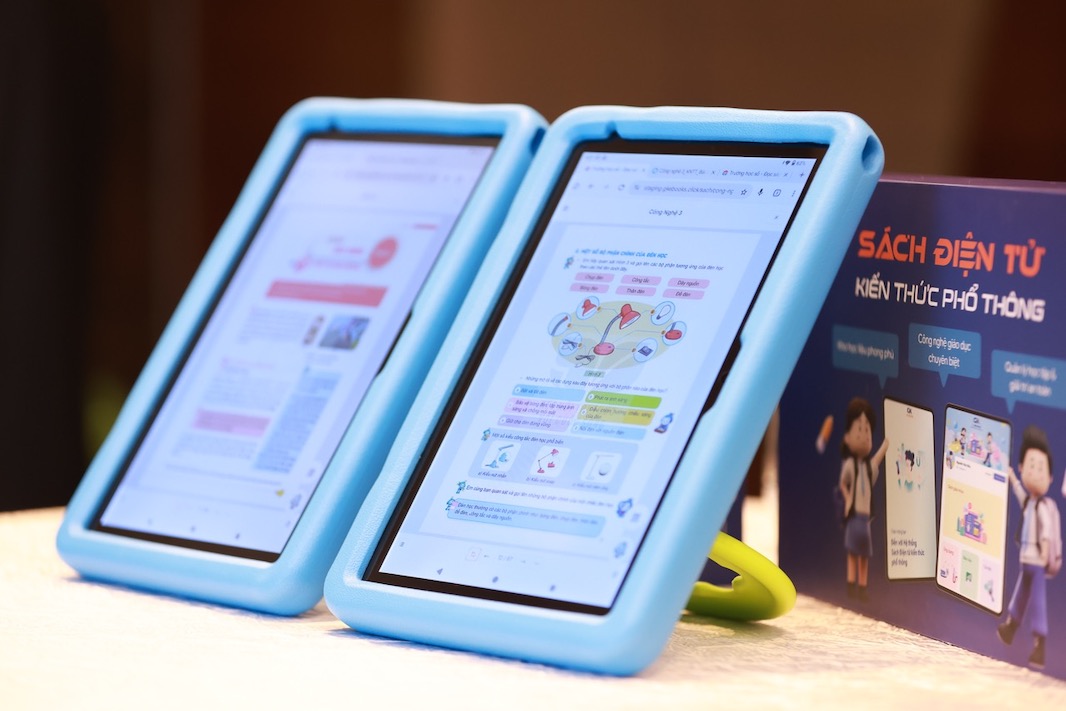 Hoc sinh co the sử dung miễn phi Sach giao khoa diên tử GK eBooks trên may tinh bang. Anh: Ban to chuc