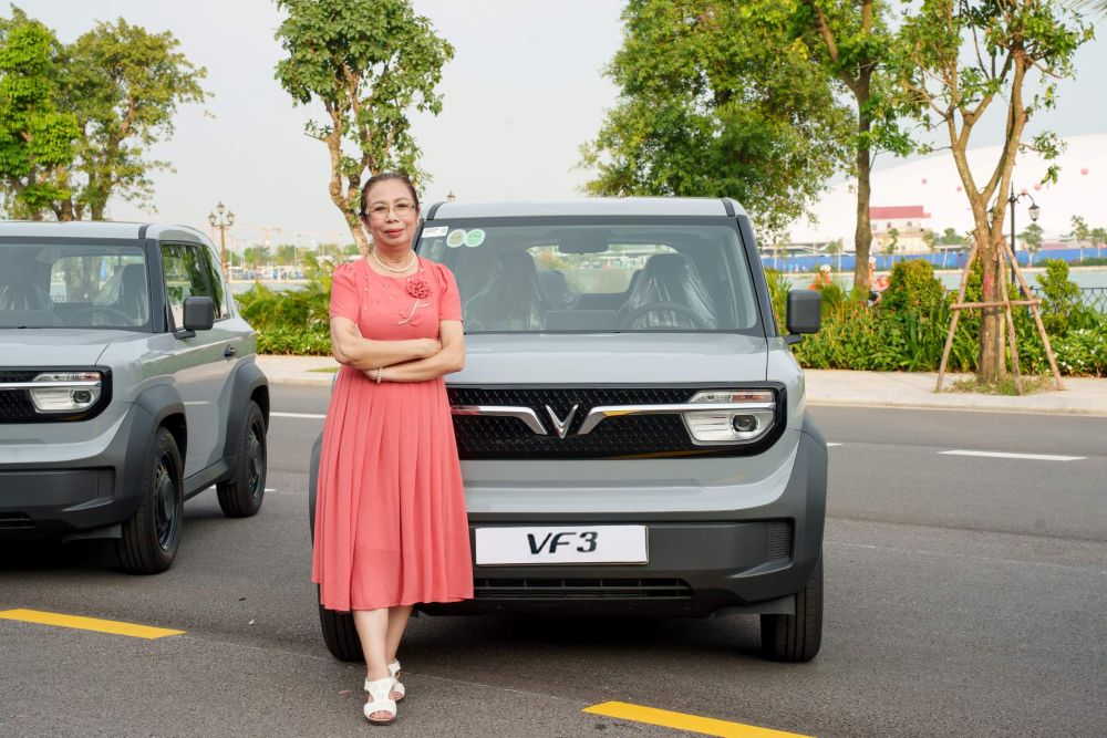 Anh: Ba Duong Thi Duc Tinh (67 tuoi, TP.HCM) toi su kien giao luu va nhan Giai Dac biet VF 3