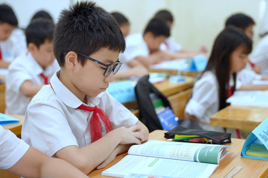 La grande joie de la politique d'exoneration des frais de scolarite pour les eleves publics de tout le pays