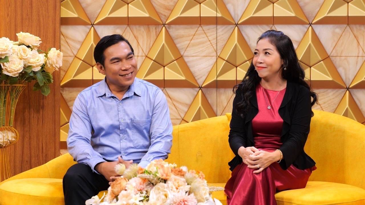 Teacher Phuong Thao and her husband at the program "Husband and Wife Harmony". Photo: Jet Producer.