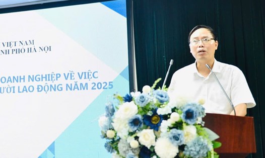 Ông Ngô Trung Tứ - Phó Trưởng phòng Quản lý thu và phát triển người tham gia, BHXH TP Hà Nội phát biểu tại buổi làm việc. Ảnh: Mai Khanh