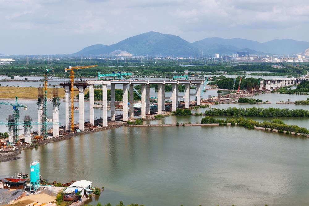 Mat cau Phuoc An phia TPHCM dan thanh hinh sau khi lap hon 160 dam SuperT. Anh: Danh Quynh