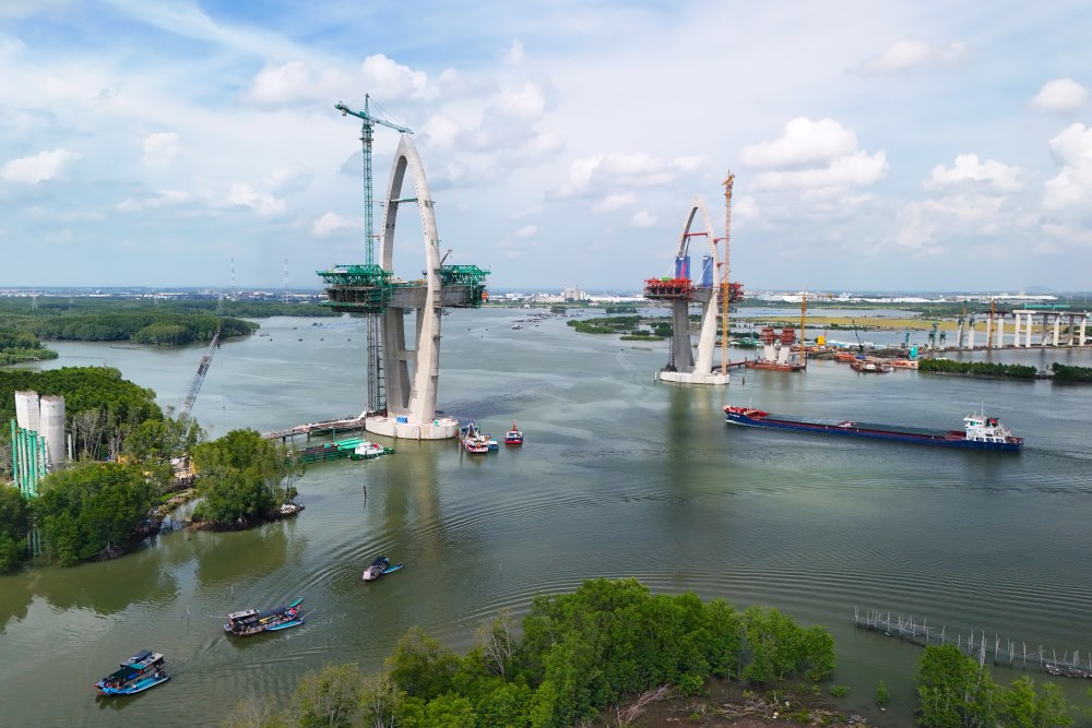 Khi hoan thanh, cong trinh se ket noi truc tiep khu vuc cang Cai Mep - Thi Vai (TP.HCM) voi cao toc Ben Luc - Long Thanh (Dong Nai)