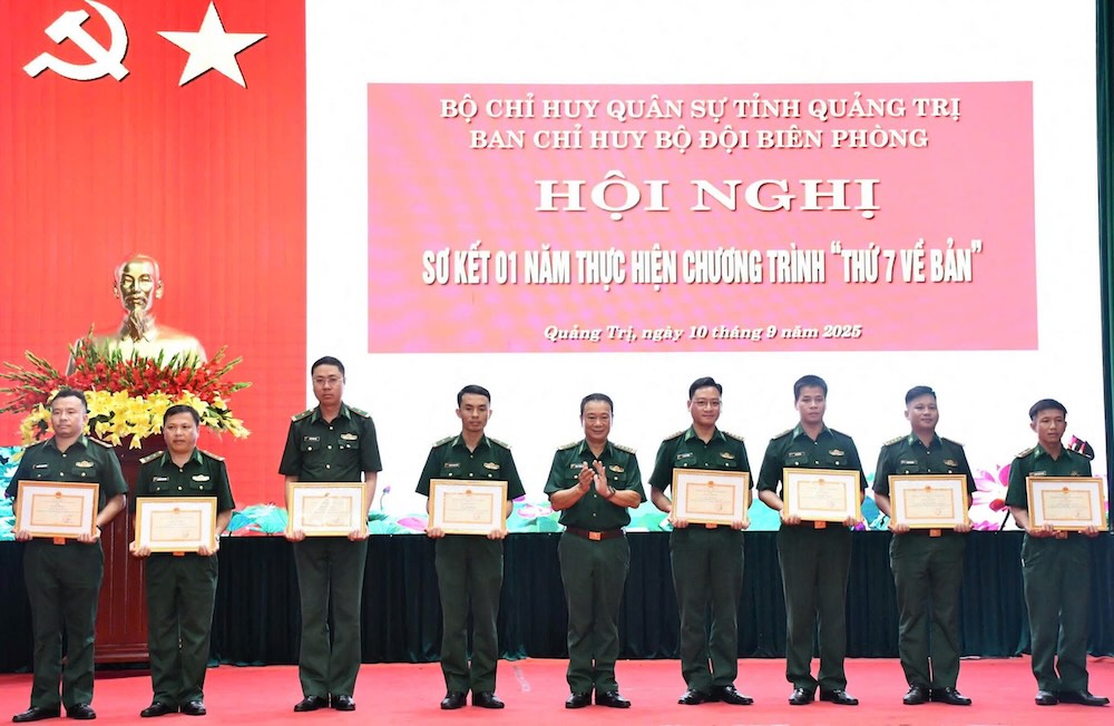 Quang Tri Border Guard preliminarily summarizes 1 year of the "Saturday Homecoming" program. Photo: Duc Tri