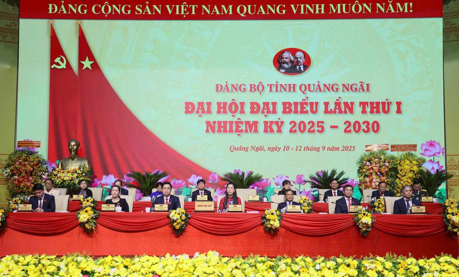 Doan chu tich tai phien tru bi Dai hoi dai bieu Dang bo tinh Quang Ngai lan thu I nhiem ky 2025-2030. Anh: Vien Nguyen