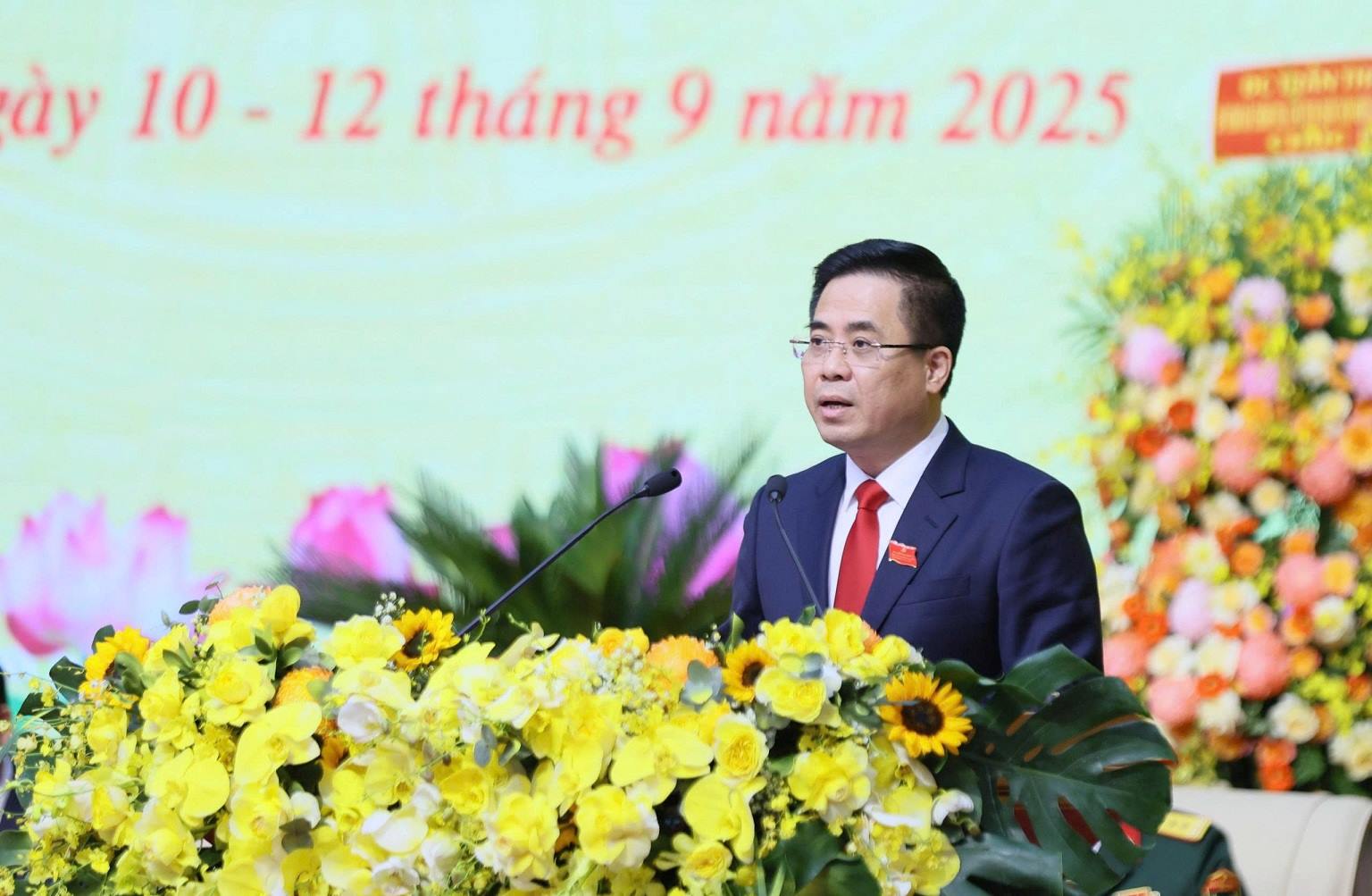 Ong Nguyen Hoang Giang - Chu tich UBND tinh Quang Ngai phat bieu tai phien tru bi Dai hoi dai bieu Dang bo tinh lan thu I nhiem ky 2025-2030. Anh: Vien Nguyen