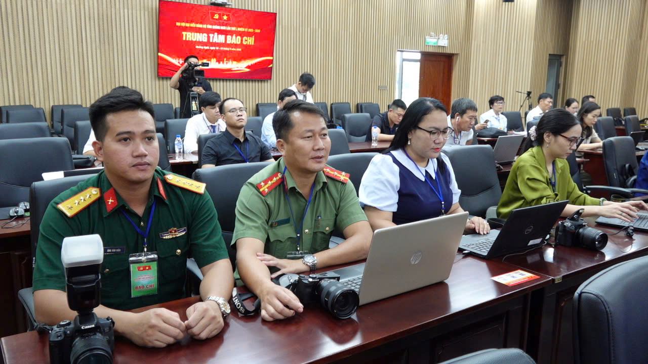 Cac nha bao, phong vien tac nghiep Trung tam Bao chi Dai hoi Dang bo tinh Quang Ngai lan thu I, nhiem ky 2025–2030. Anh: Vien Nguyen