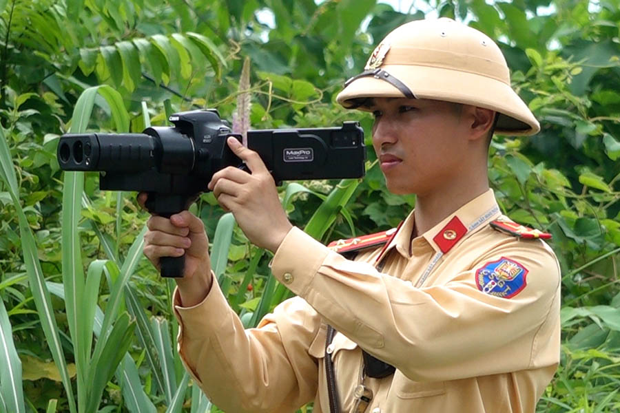 Hanoi Traffic Police tighten speed control on Hoa Lac - Hoa Binh route