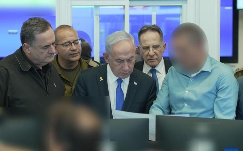 Israeli Prime Minister Benjamin Netanyahu (middle) and Israeli Defense Minister Katz (first from left) at the command center in Israel, September 9, 2025. Photo: Xinhua