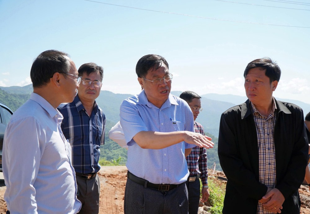 Pho Chu tich UBND tinh Lam Dong - Vo Ngoc Hiep kiem tra du an Quoc lo 28B. Anh: Duy Tuan