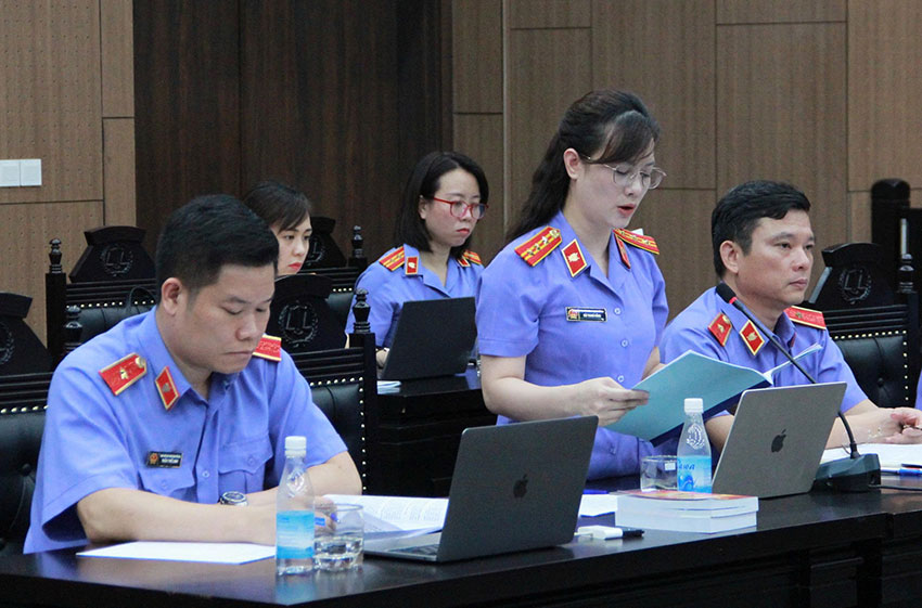 Đại diện Viện Kiểm sát nhân dân Hà Nội giữ quyền công tố phiên tòa xét xử vụ án sai phạm tại Tập đoàn Thuận An. Ảnh: N.Anh