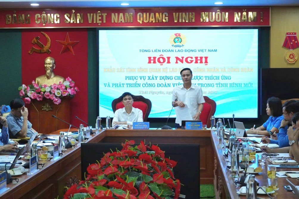 타이응우옌 베트남 노동총연맹과 업무 협의. 사진: 타이응우옌성 노동조합.