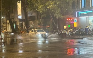 TPHCM có mưa to diện rộng giữa đêm, nguy cơ ngập nhiều nơi