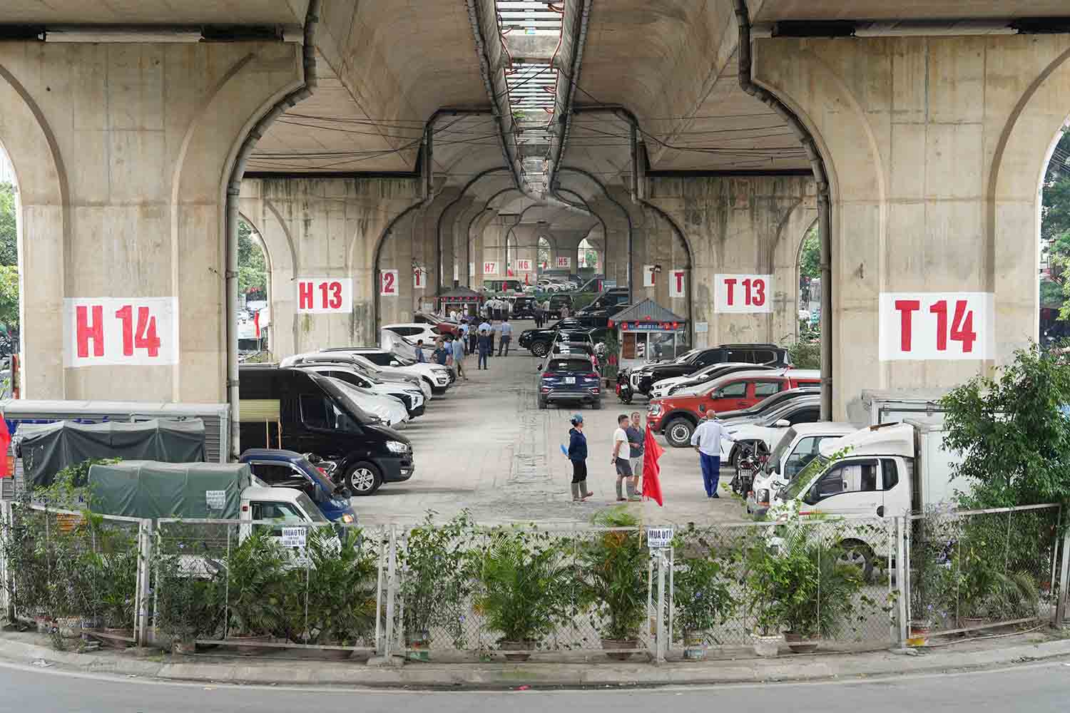 9月9日朝、Vinh Tuy橋(ハノイ)の下の車両保管場所。写真:Song Huu