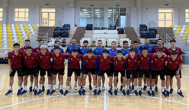 베트남 풋살 대표팀이 2026년 아시아 풋살 예선을 앞두고 쿠웨이트에서 훈련을 하고 있습니다. 사진: VFF