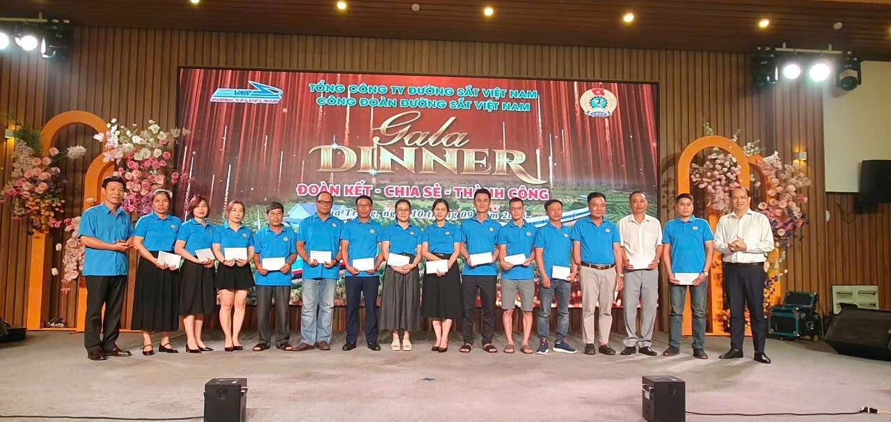 Doan vien, nguoi lao dong tham gia chuong trinh dieu duong nam 2025. Anh: Phuong Linh