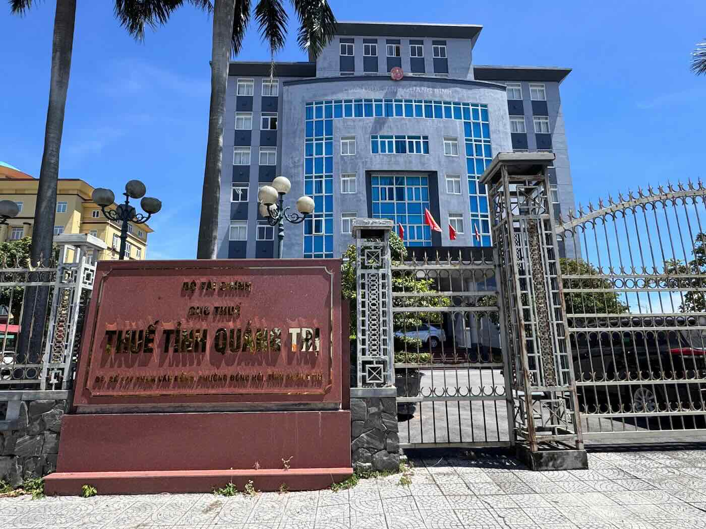 Le secteur des impots provincial recupere resolument plus de 2 200 milliards de dongs de dettes fiscales. Photo du siege des impots de la province de Quang Tri : Cong Sang