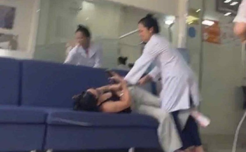 Doctor assaulted patient in clinic. Photo: Cut from a clip provided by the people