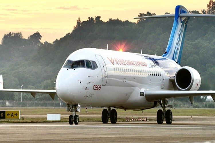 中国機C909。写真:COMAC