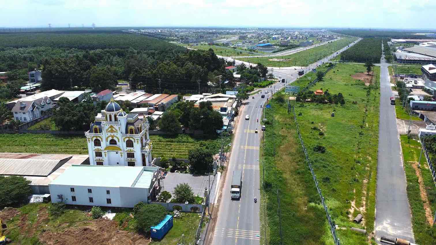 DT 769 road in Long Thanh and Dau Giay communes connecting Long Thanh airport is about to be expanded. Documentary photo: HAC