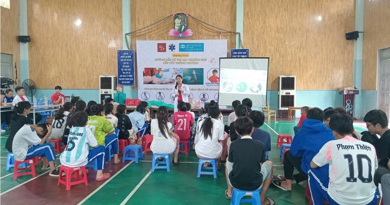 AidFirst는 학생들이 응급 상황을 자신 있게 처리하고 응급 처치 기술을 갖추고 지역 사회에 인간 정신을 확산하도록 돕습니다. 사진: 캐릭터 제공