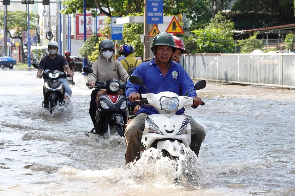 Theo Dai Khi tuong Thuy van TP Can Tho, nhung ngay qua, muc nuoc tai tram Can Tho tren song Hau dang cao. Rieng trong sang nay (11.9), muc nuoc dinh trieu cao nhat vao luc 7h la 2m06, cao hon muc bao dong 3 la 0,06m.  