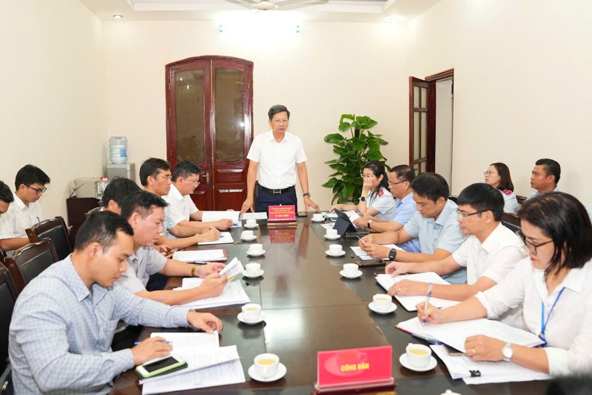 ハイフォン市人民委員会のレ・アイン・クアン副委員長が2025年8月の市民対応を主宰。写真:ハイフォンTTDT